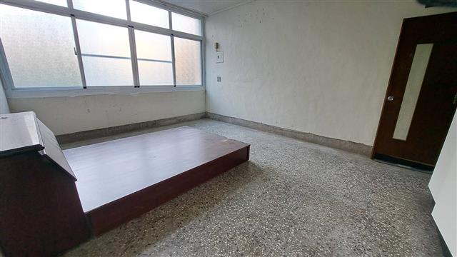 高雄租屋 - #85旁 #三多 #亞灣 #1.2樓 #文青店